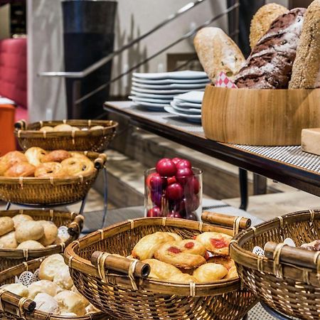 Embassy Suites By Hilton Bogota - Rosales Exterior photo Breads and pastries at a buffet