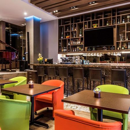 Embassy Suites By Hilton Bogota - Rosales Exterior photo The bar at the hotel