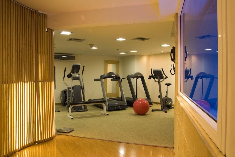 Embassy Suites By Hilton Bogota - Rosales Exterior photo A gym at a hotel