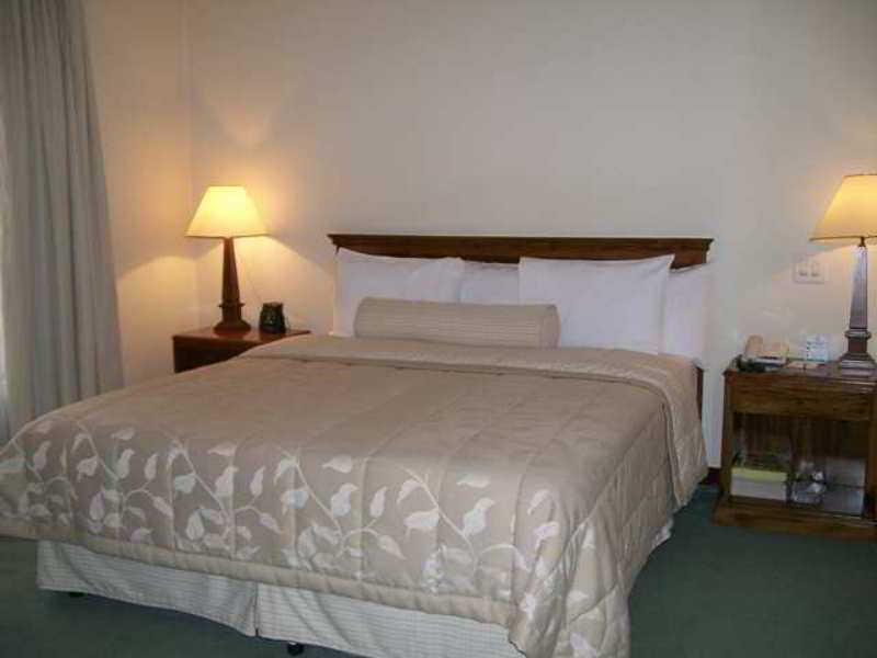 Embassy Suites By Hilton Bogota - Rosales Room photo A bedroom at the hotel