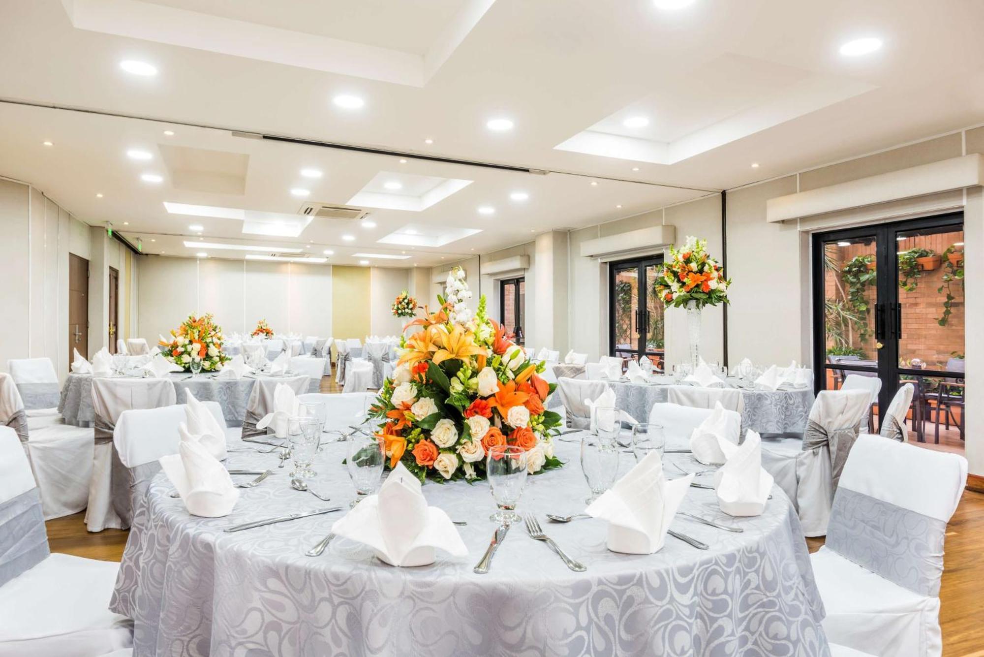 Embassy Suites By Hilton Bogota - Rosales Exterior photo The ballroom at the hotel