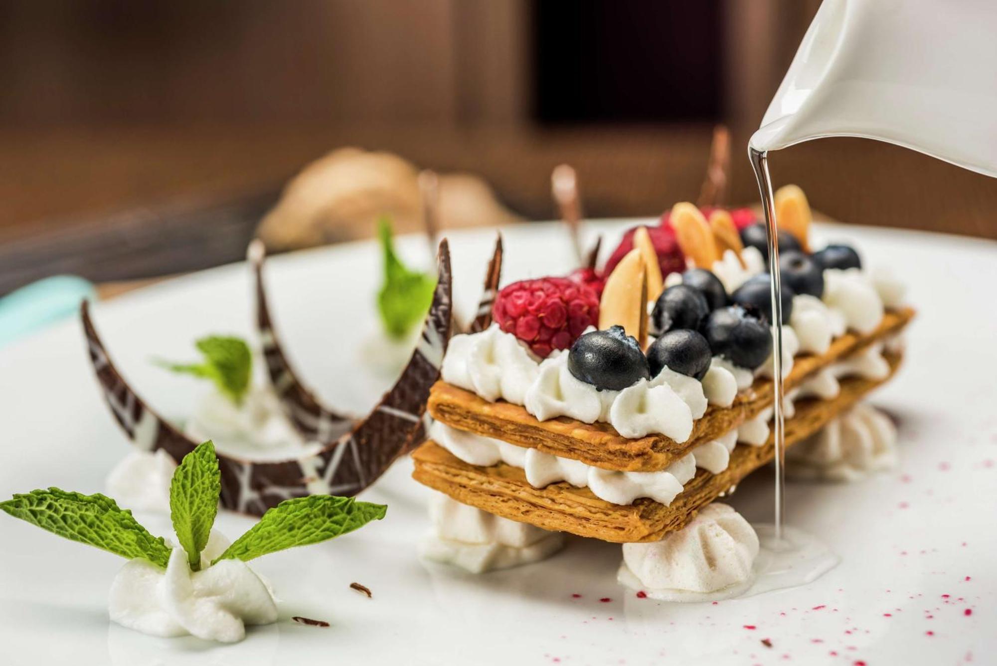 Embassy Suites By Hilton Bogota - Rosales Exterior photo A dessert being drizzled with cream