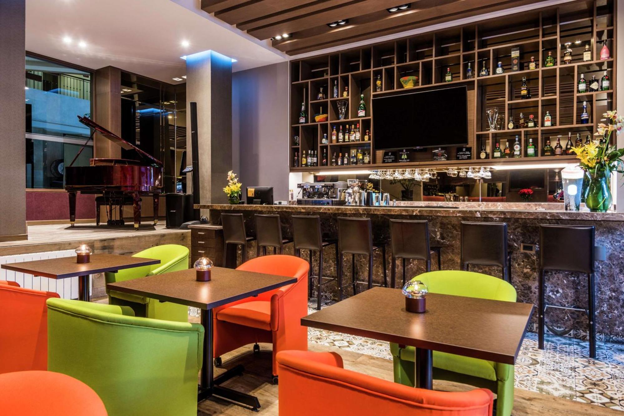 Embassy Suites By Hilton Bogota - Rosales Exterior photo The bar at the hotel