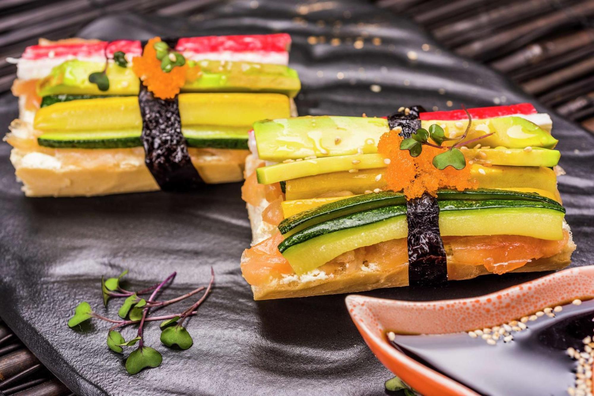Embassy Suites By Hilton Bogota - Rosales Exterior photo Sushi