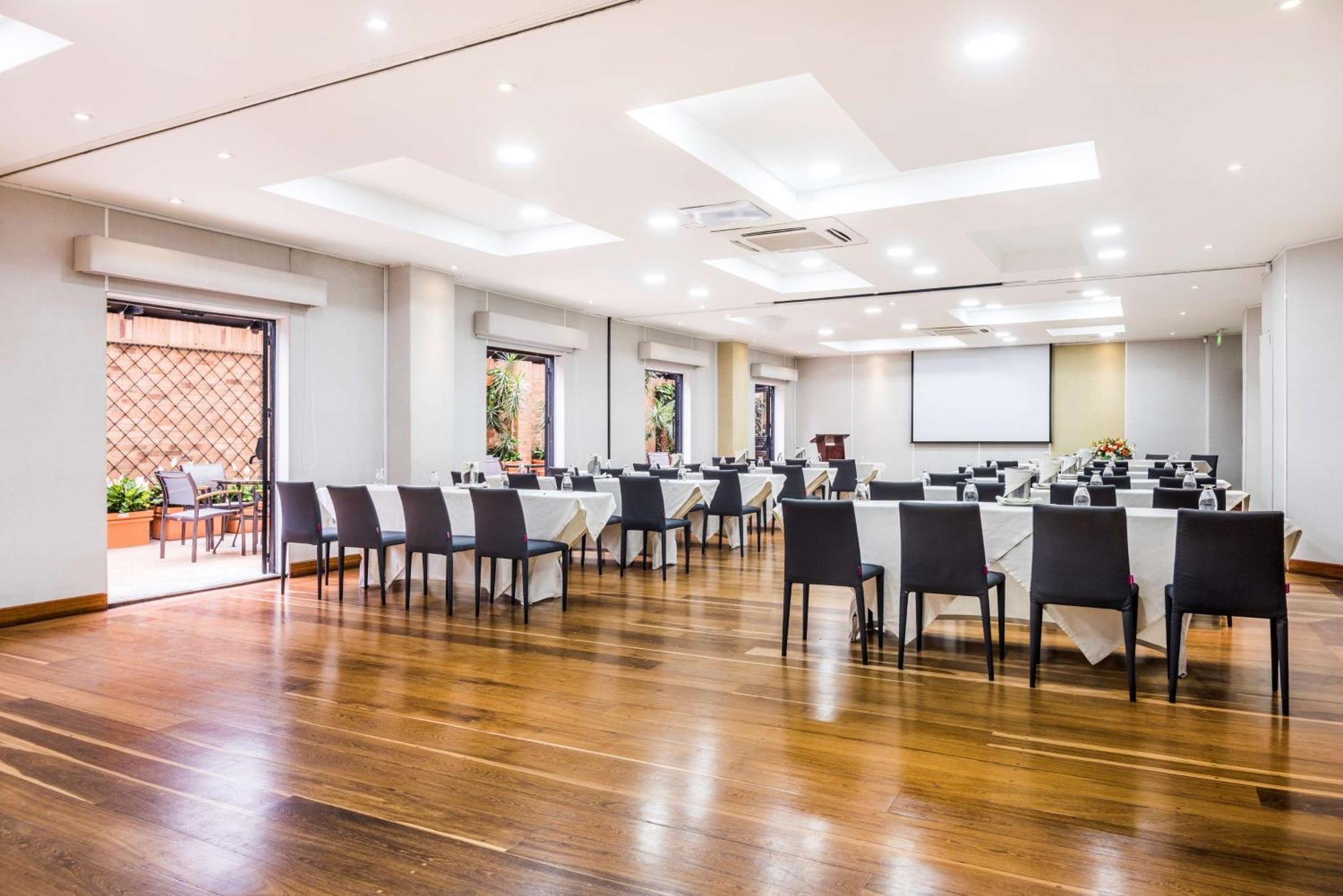 Embassy Suites By Hilton Bogota - Rosales Exterior photo Meeting room