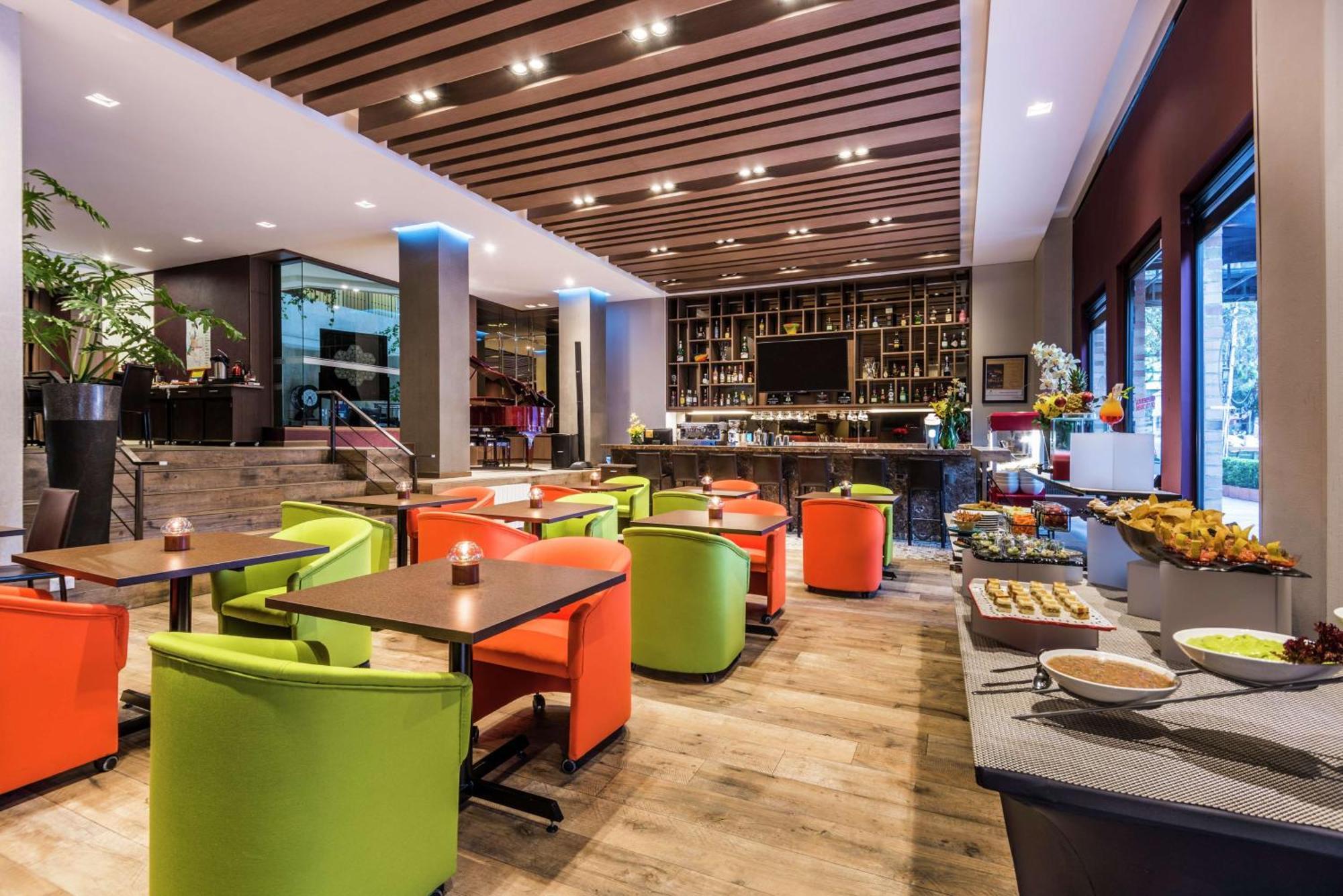 Embassy Suites By Hilton Bogota - Rosales Exterior photo The restaurant