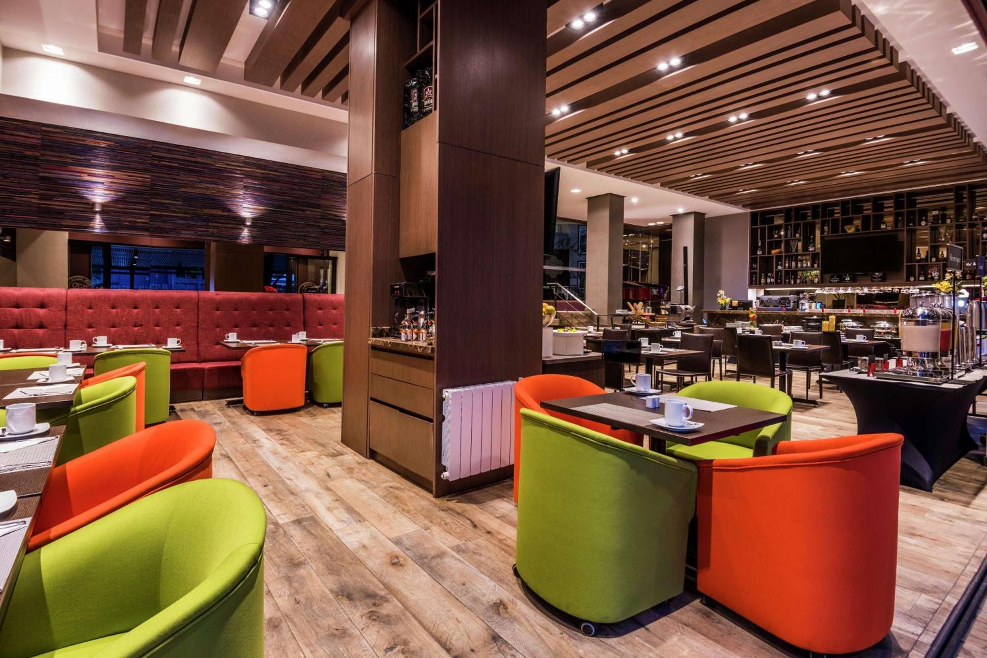Embassy Suites By Hilton Bogota - Rosales Exterior photo The interior of the restaurant