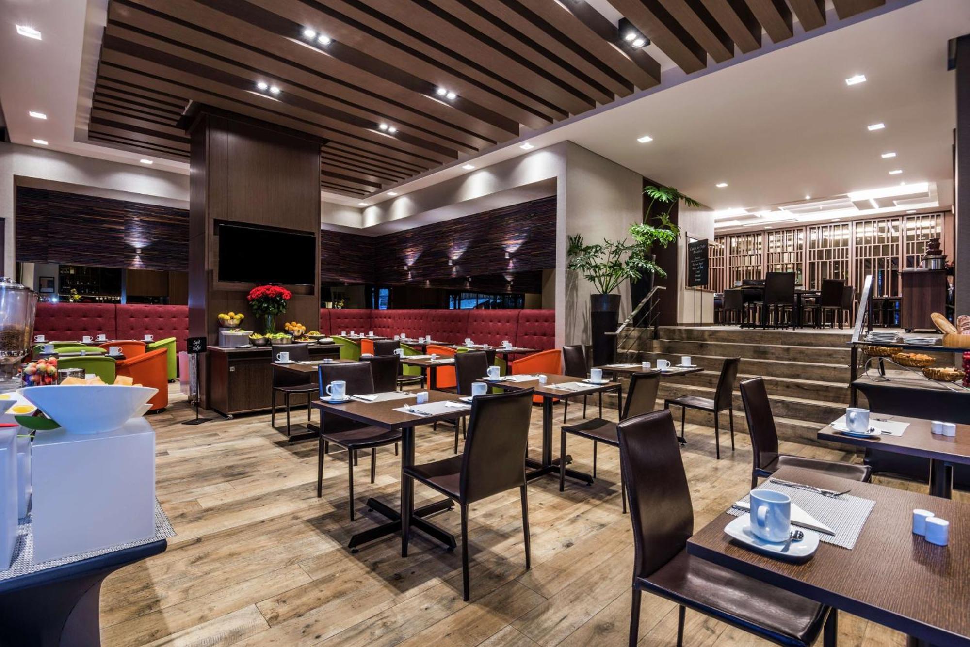Embassy Suites By Hilton Bogota - Rosales Exterior photo The restaurant