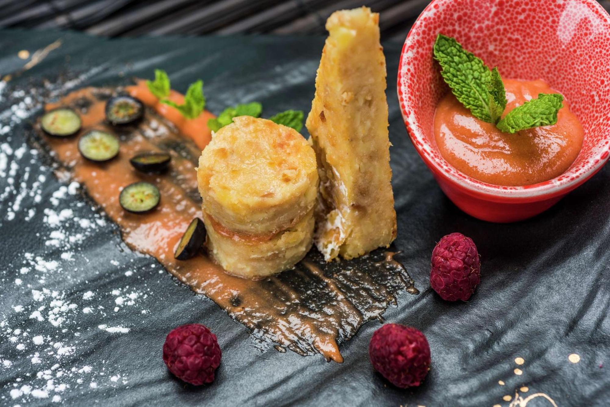 Embassy Suites By Hilton Bogota - Rosales Exterior photo A dessert