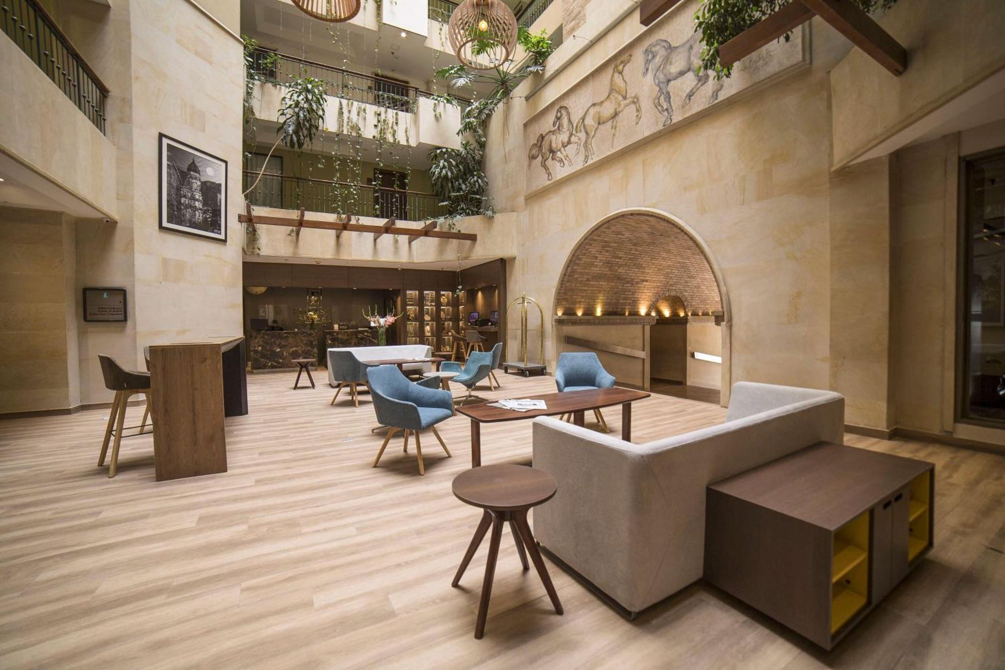 Embassy Suites By Hilton Bogota - Rosales Exterior photo The lobby of the hotel