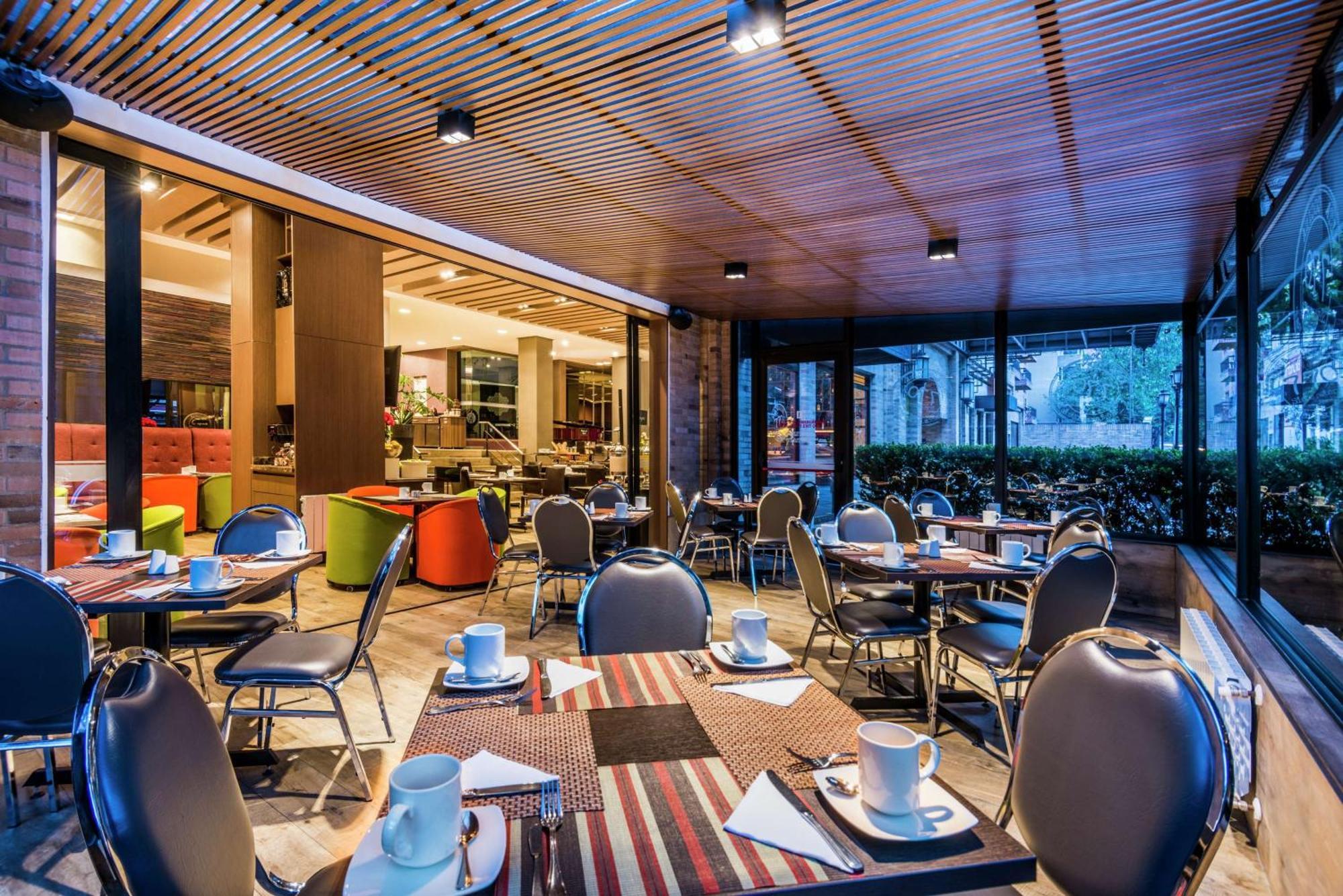 Embassy Suites By Hilton Bogota - Rosales Exterior photo The restaurant