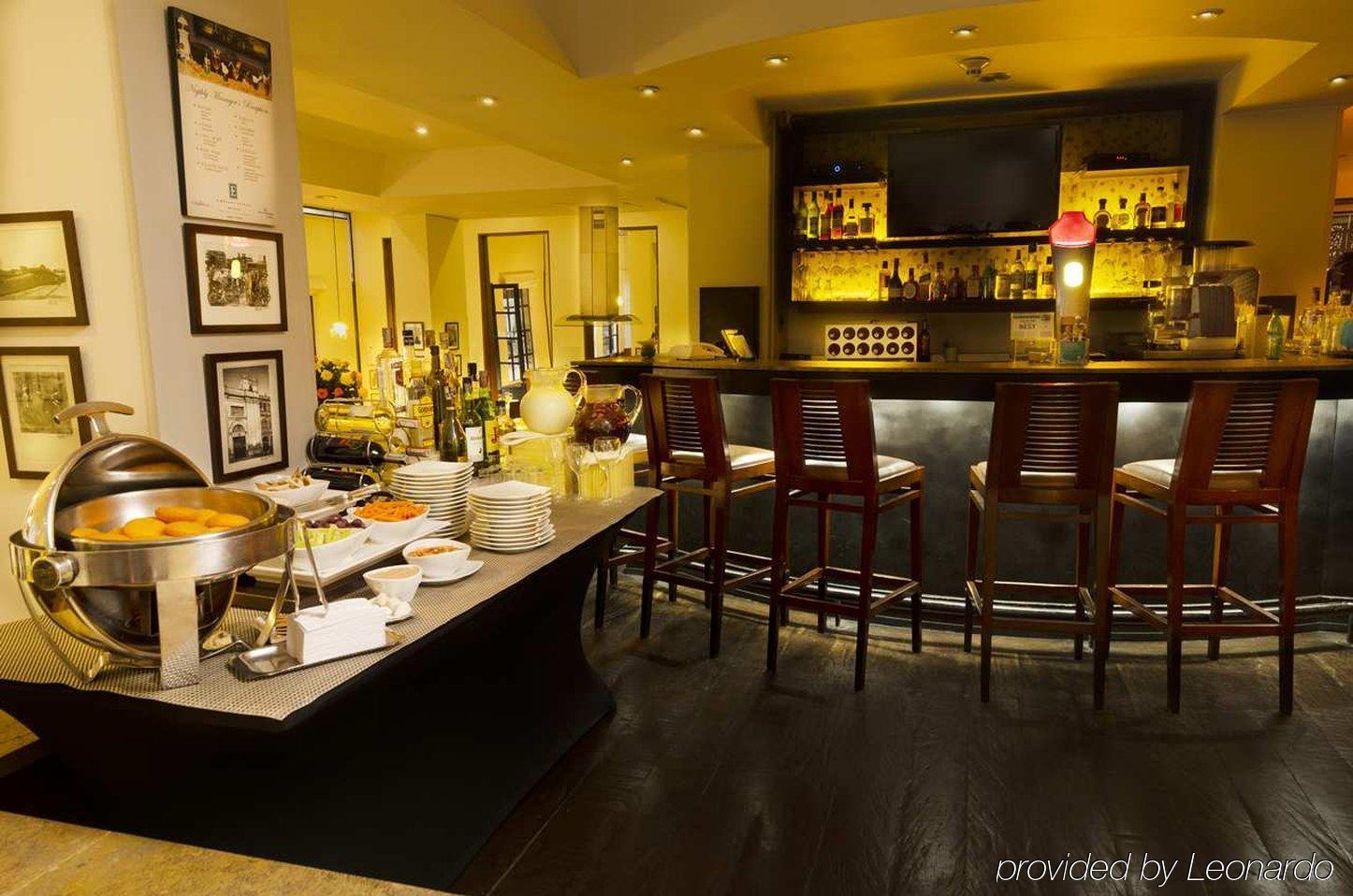 Embassy Suites By Hilton Bogota - Rosales Exterior photo The bar at the lounge